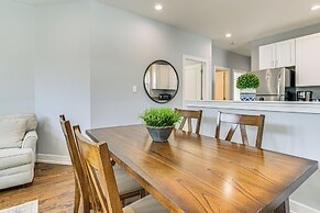 Walk to Blue Line: Sleek Apartment in Bucktown!