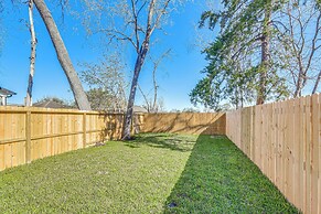 6 Mi to Hospitals: Nurse-friendly Houston Home!