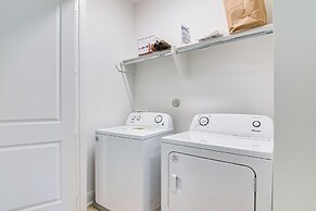 6 Mi to Hospitals: Nurse-friendly Houston Home!