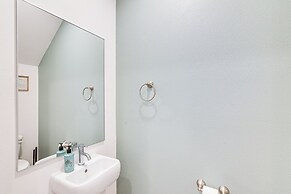 6 Mi to Hospitals: Nurse-friendly Houston Home!