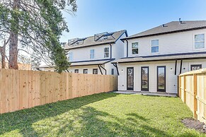 6 Mi to Hospitals: Nurse-friendly Houston Home!