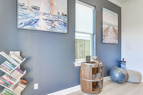 6 Mi to Hospitals: Nurse-friendly Houston Home!