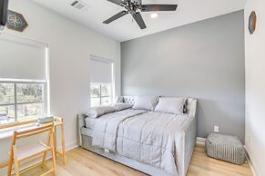 6 Mi to Hospitals: Nurse-friendly Houston Home!