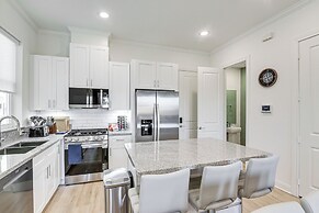 6 Mi to Hospitals: Nurse-friendly Houston Home!