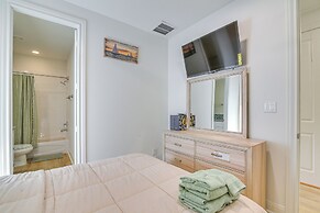 6 Mi to Hospitals: Nurse-friendly Houston Home!