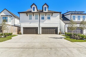 6 Mi to Hospitals: Nurse-friendly Houston Home!