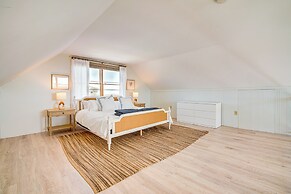 2 Mi to Stone Harbor Beach: Lovely Bayfront Home