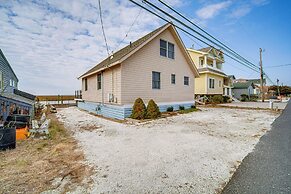 2 Mi to Stone Harbor Beach: Lovely Bayfront Home