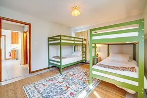 2 Mi to Stone Harbor Beach: Lovely Bayfront Home