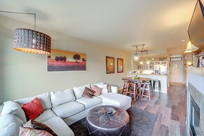 Walk to Lake Chelan: Mountain-view Condo w/ Grill!