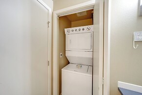 Walk to Lake Chelan: Mountain-view Condo w/ Grill!