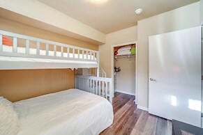 Walk to Lake Chelan: Mountain-view Condo w/ Grill!