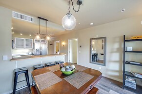 Walk to Lake Chelan: Mountain-view Condo w/ Grill!