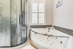 Walk or Bike to Shore: Pensacola Beach Retreat!