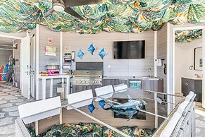 Walk or Bike to Shore: Pensacola Beach Retreat!