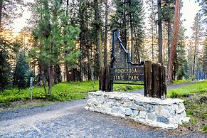 Walk to Payette Lake: Mccall Condo w/ Fireplace