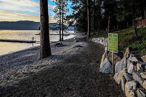 Walk to Payette Lake: Mccall Condo w/ Fireplace