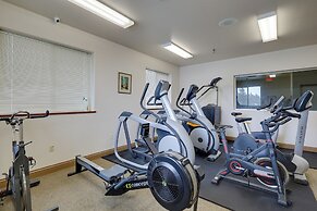 Walk to Payette Lake: Mccall Condo w/ Fireplace