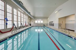 Walk to Payette Lake: Mccall Condo w/ Fireplace