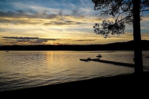 Walk to Payette Lake: Mccall Condo w/ Fireplace