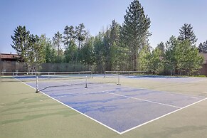 Walk to Payette Lake: Mccall Condo w/ Fireplace