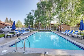 Walk to Payette Lake: Mccall Condo w/ Fireplace