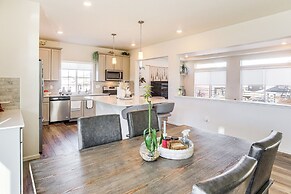 7 Mi to Denver Int'l Airport: Bright Home w/ Yard