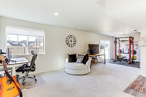 7 Mi to Denver Int'l Airport: Bright Home w/ Yard