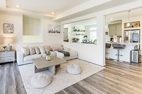 7 Mi to Denver Int'l Airport: Bright Home w/ Yard