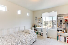 7 Mi to Denver Int'l Airport: Bright Home w/ Yard