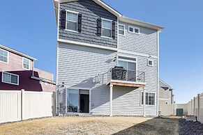 7 Mi to Denver Int'l Airport: Bright Home w/ Yard