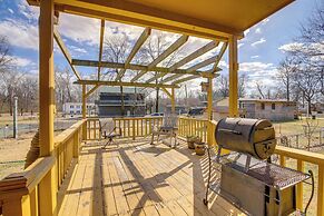 Deck & Fire Pit! Cabin Half-mi to Tunica Lake