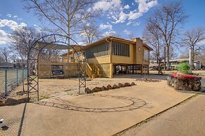 Cabin < Half-mi to Tunica Lake: Great for Anglers!
