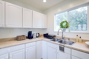 Dog-friendly Home w/ Fenced Yard in Los Cerrillos