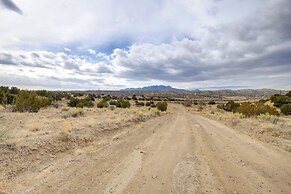 Dog-friendly Home w/ Fenced Yard in Los Cerrillos