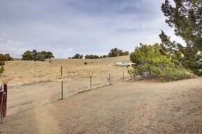 Dog-friendly Home w/ Fenced Yard in Los Cerrillos