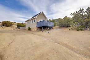Dog-friendly Home w/ Fenced Yard in Los Cerrillos