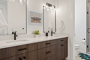 Sunstone 6 Bedroom Home