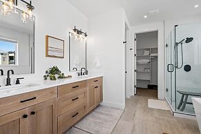 Sunstone 6 Bedroom Home