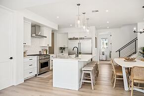 Sunstone 6 Bedroom Home