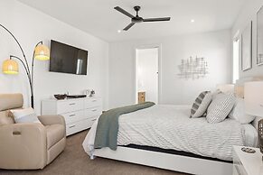 Sunstone 6 Bedroom Home