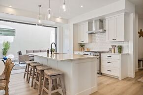 Sunstone 6 Bedroom Home