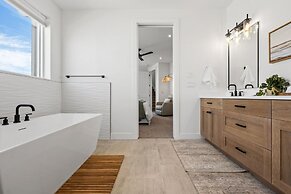 Sunstone 6 Bedroom Home