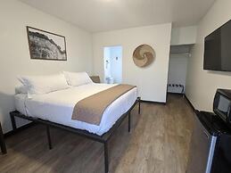 Mac's Motel