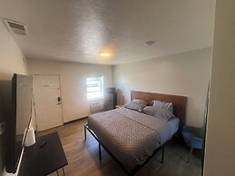 Mac's Motel