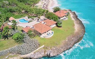 Maltese Falcon Villa 4bd by Zenbreak