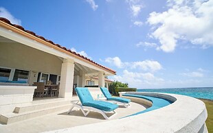 Maltese Falcon Villa 4bd by Zenbreak