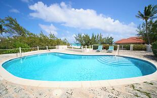 Maltese Falcon Villa 4bd by Zenbreak