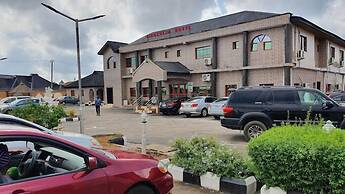 Girozolin Hotel and Suites