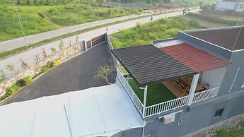 Green Mountain Villa Garut